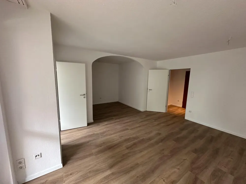 Erstbezug nach kompletter Sanierung, Zentrale Wohnung mit Balkon