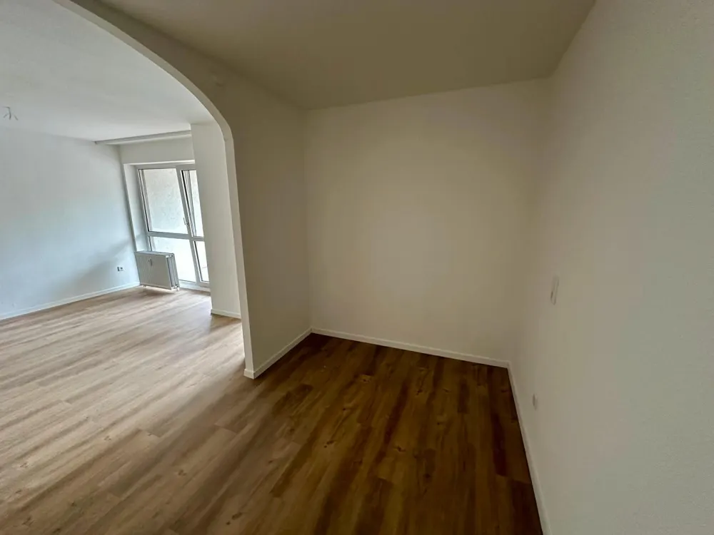 Erstbezug nach kompletter Sanierung, Zentrale Wohnung mit Balkon