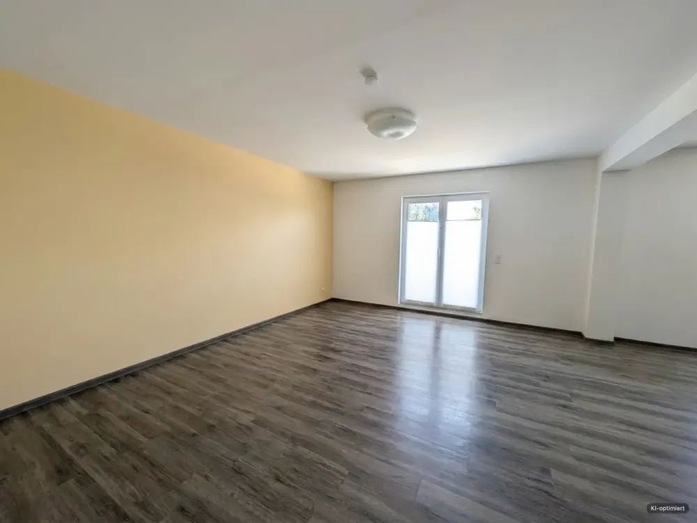 Schöne 3-Zimmer-Erdgeschosswohnung mit Terrasse und EBK - ca. 110 m² neuwertig