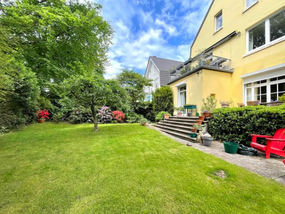 Beautiful Old Building Apartment with Garden in Blankenese