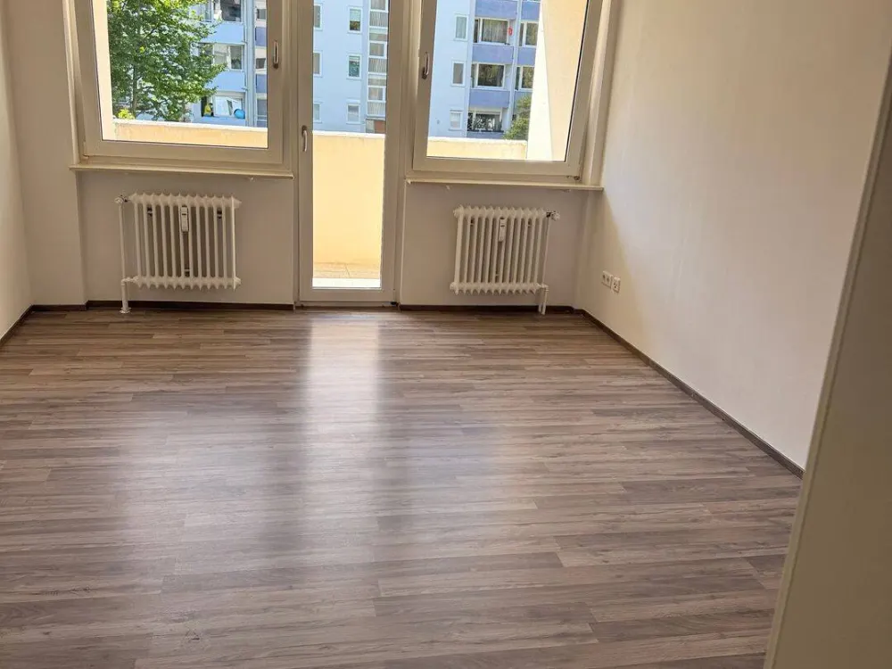 Großzügige renovierte 2 Zimmer Whg. ca. 49m² mit Balkon zentraler Lage in Nürnberg, Provisionsfrei