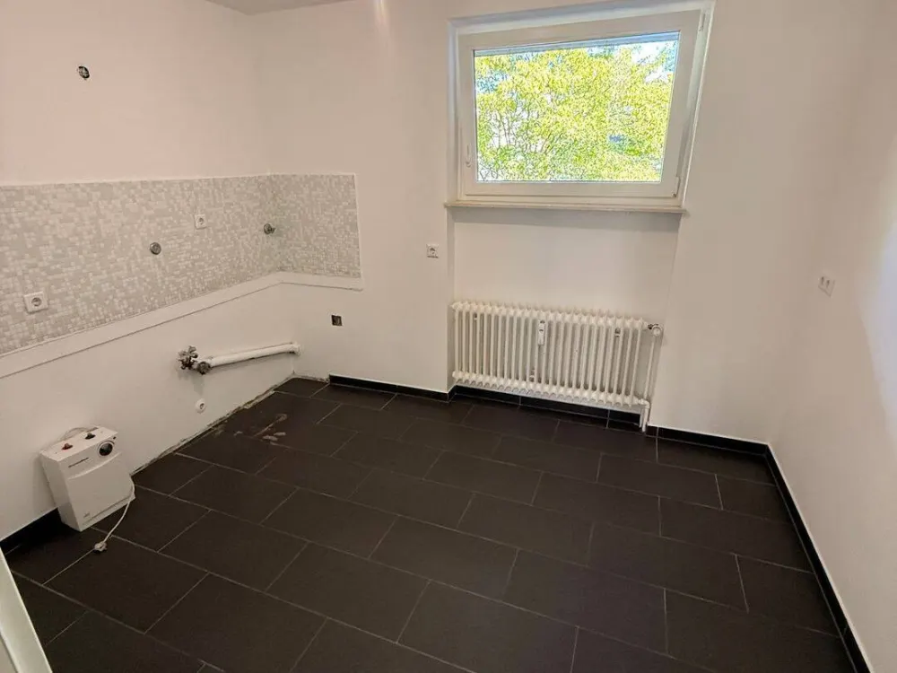 Großzügige renovierte 2 Zimmer Whg. ca. 49m² mit Balkon zentraler Lage in Nürnberg, Provisionsfrei