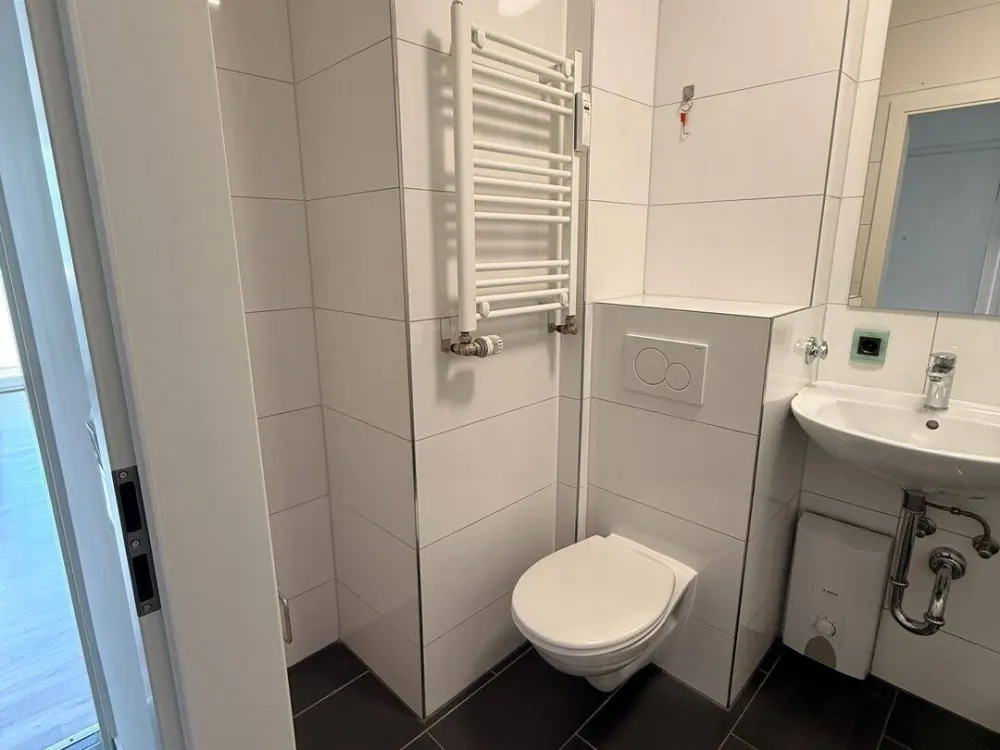 Großzügige renovierte 2 Zimmer Whg. ca. 49m² mit Balkon zentraler Lage in Nürnberg, Provisionsfrei