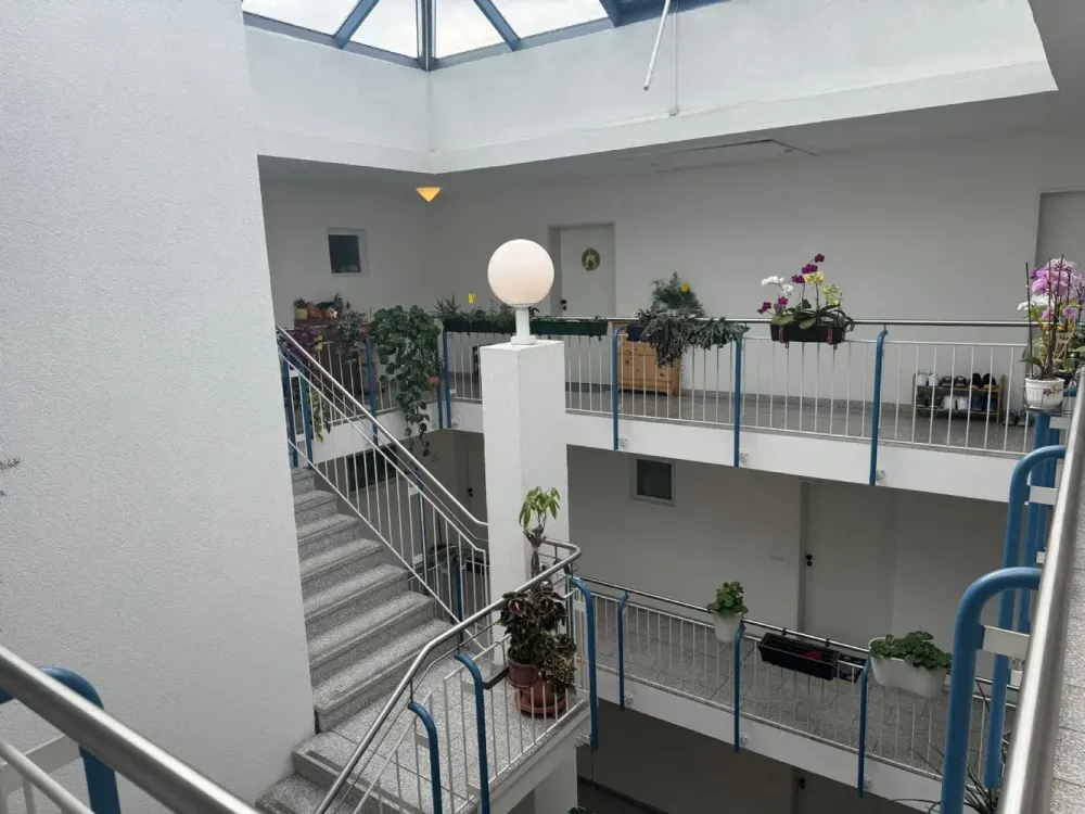 Großzügige seniorengerechte Wohnung mit Balkon und Einbauküche