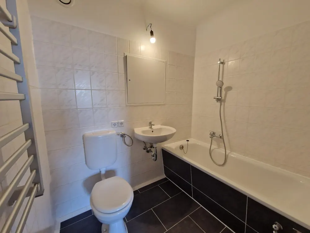 **JETZT EINZIEHEN**3-Zimmer-Wohnung // Balkon // 4.OG // Bad mit Wanne // ab sofort