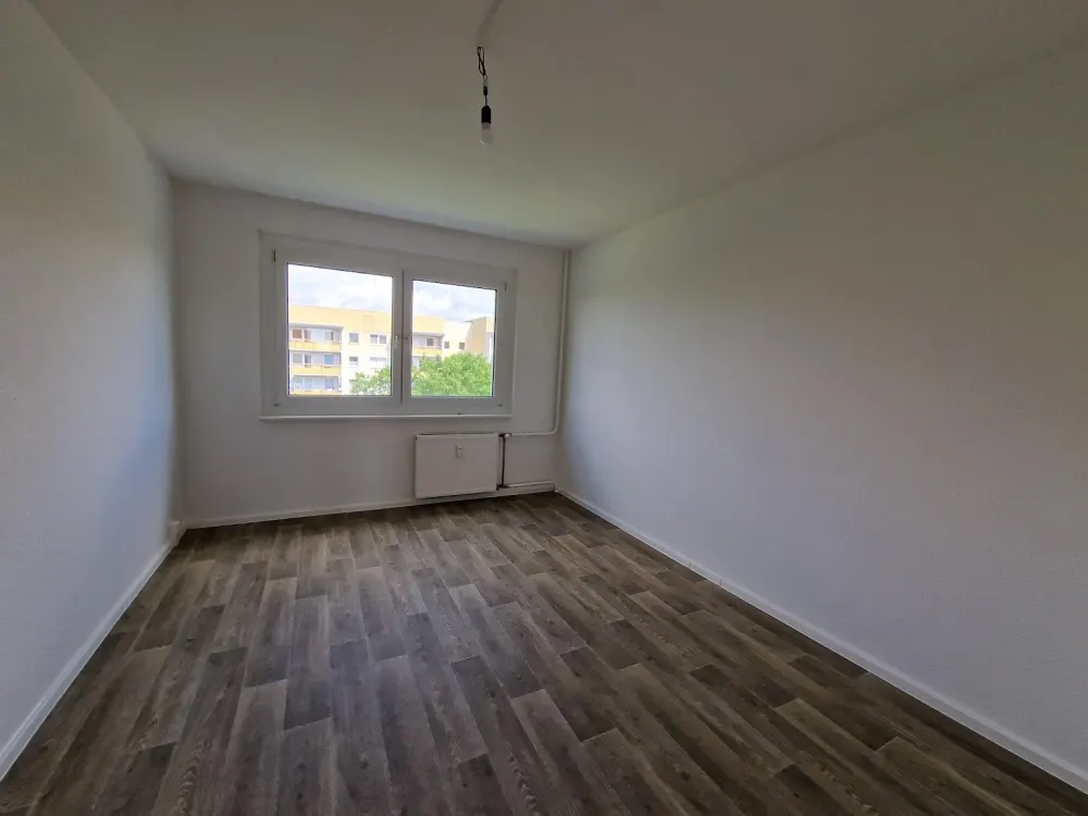 **JETZT EINZIEHEN**3-Zimmer-Wohnung // Balkon // 4.OG // Bad mit Wanne // ab sofort