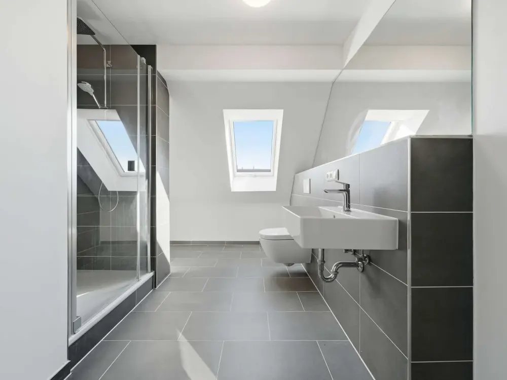 Dachgeschosswohnung in Charlottenburg, 6 Zimmer, Dachterrasse & 3 Balkone