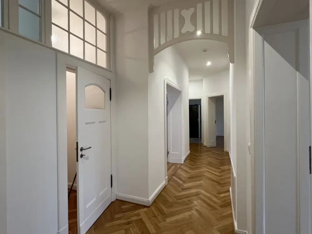 Stuckaltbau mit Charlottenburger Charme.