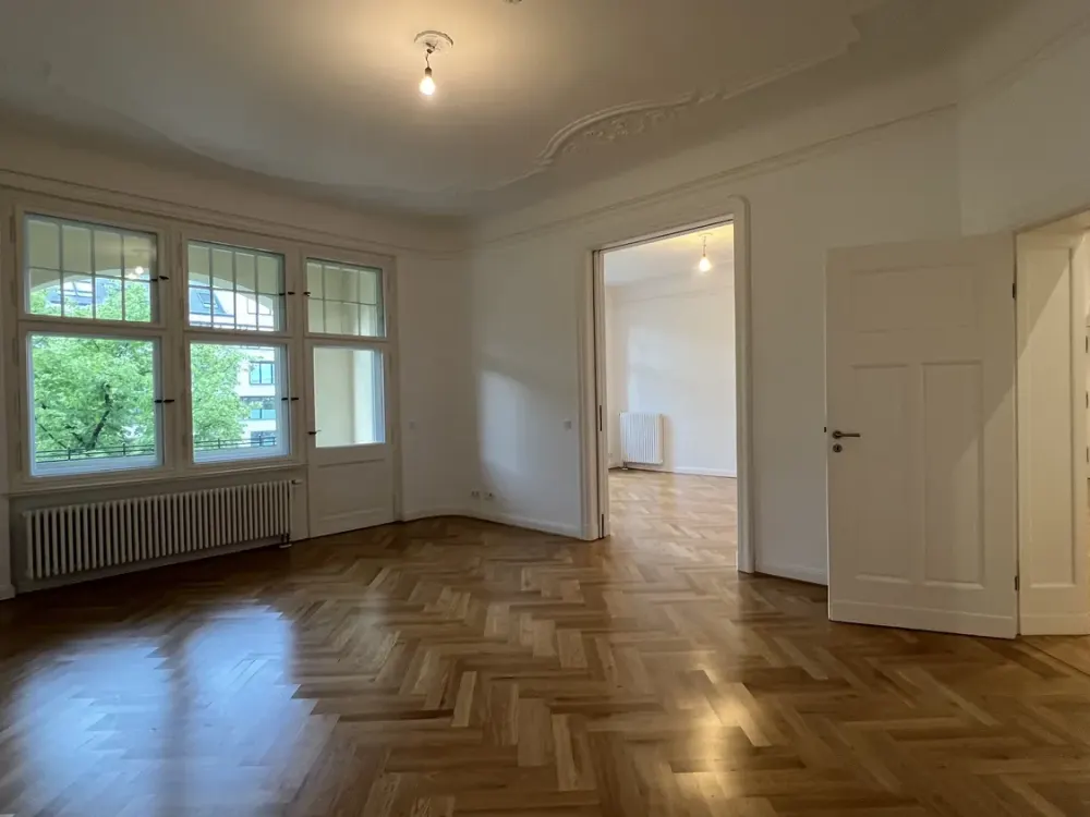 Stuckaltbau mit Charlottenburger Charme.