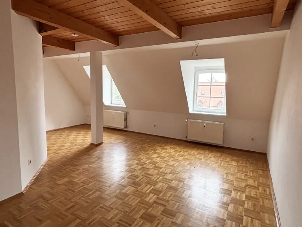Wohnküche, Parkett & Wanne: 2-Zi.-Maisonetten-Wohnung // sofort frei