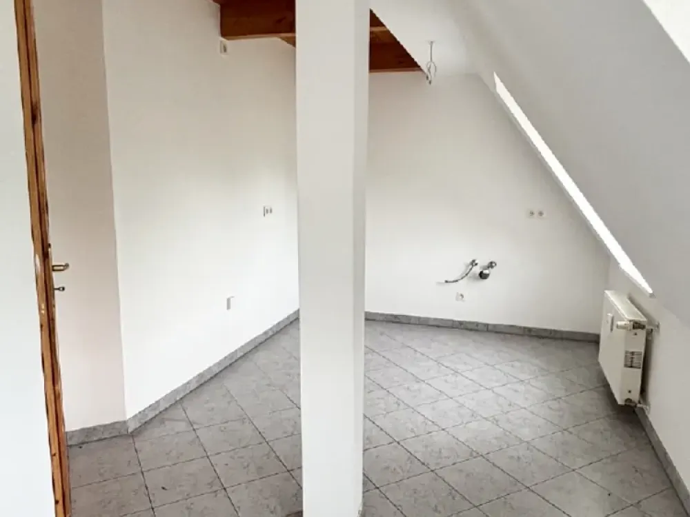 Wohnküche, Parkett & Wanne: 2-Zi.-Maisonetten-Wohnung // sofort frei