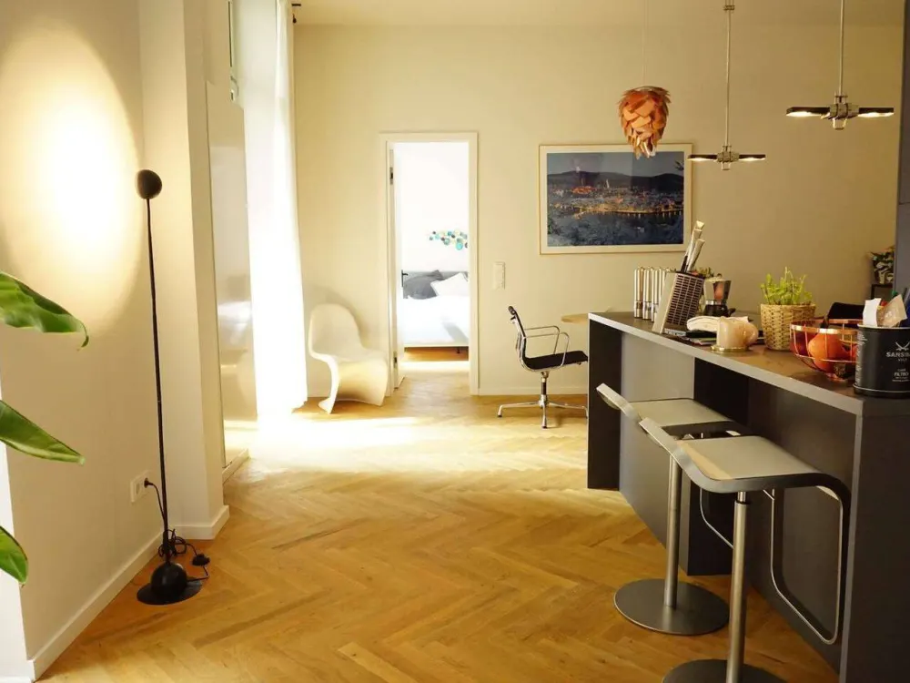 Stilvolle Wohnung in kernsaniertem Altbau mit Balkon