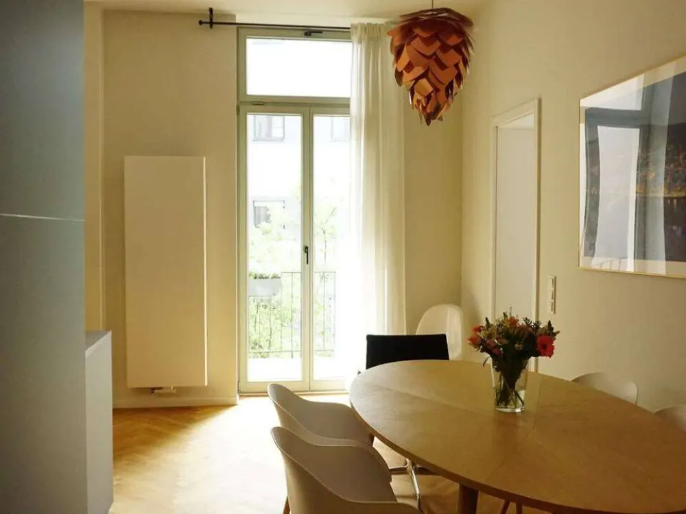 Stilvolle Wohnung in kernsaniertem Altbau mit Balkon
