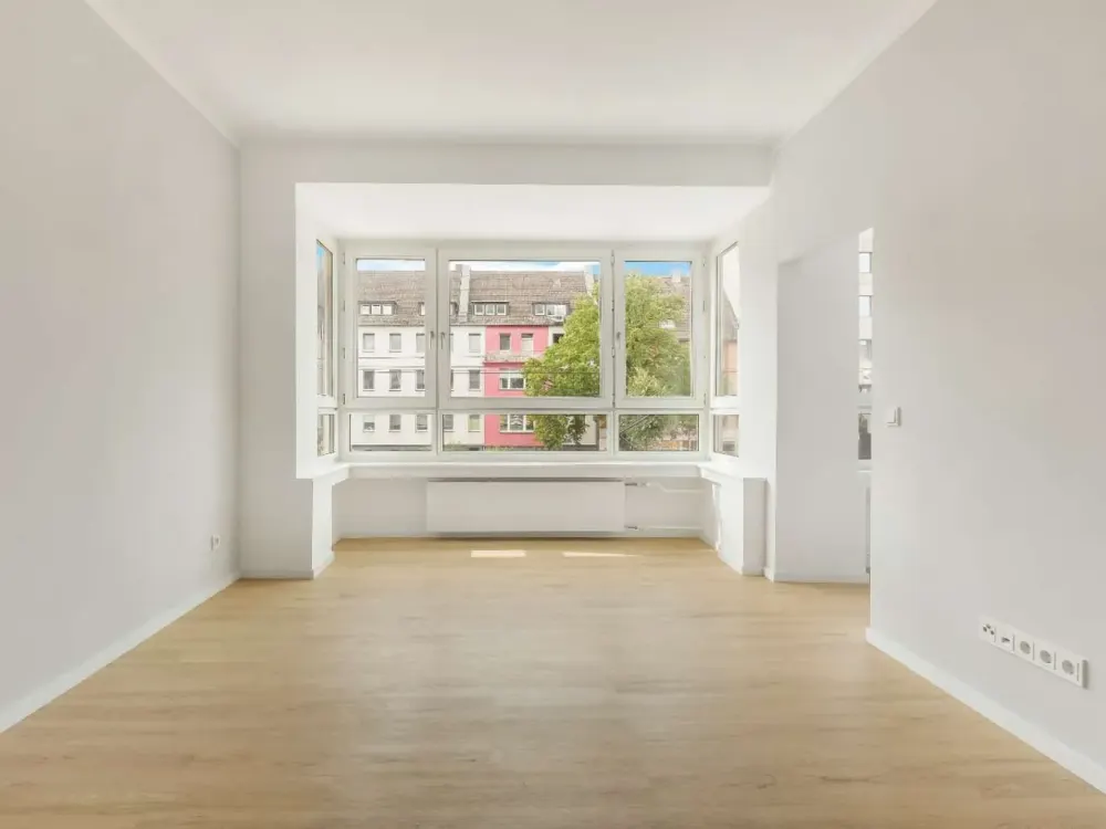Sanierte Wohnung mit Küche sucht Nachmieter ab 01.10.2026!