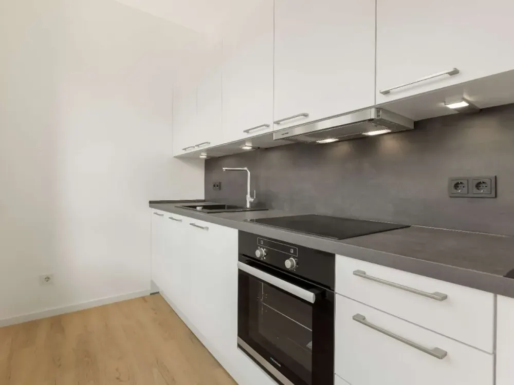 Sanierte Wohnung mit Küche sucht Nachmieter ab 01.10.2026!