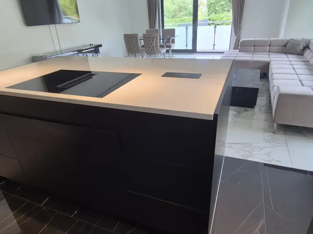 Großzügige möblierte 4-Zimmer-Wohnung mit ca. 400 m² Privatgarten, EG & Souterrain