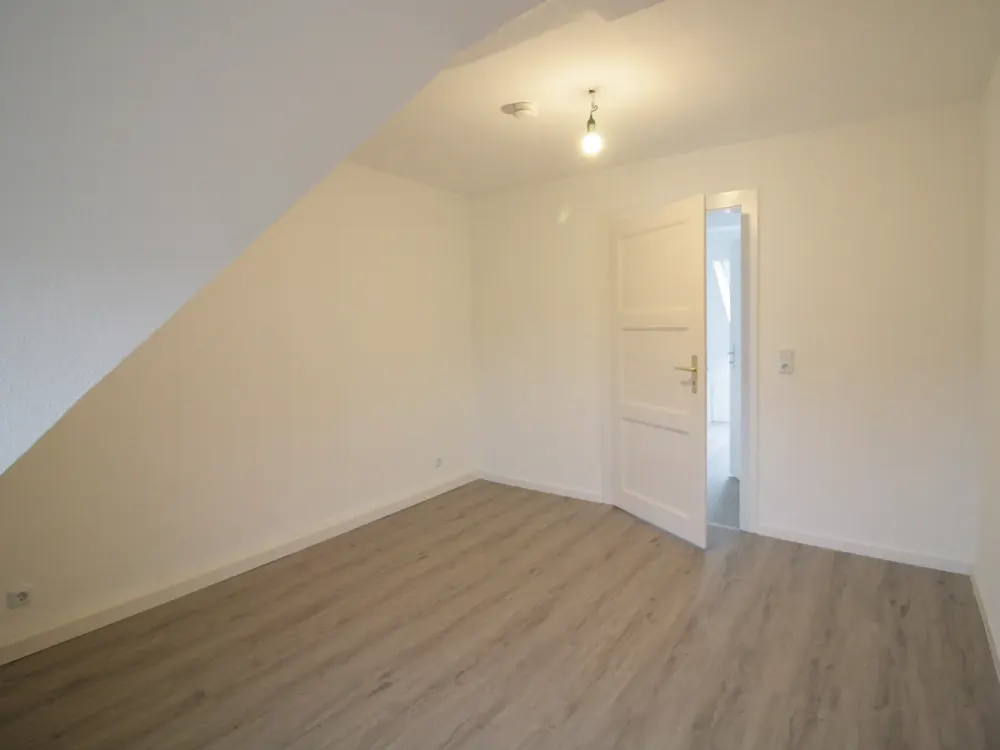 Attractive 2-Room Apartment with Daylight Bathroom