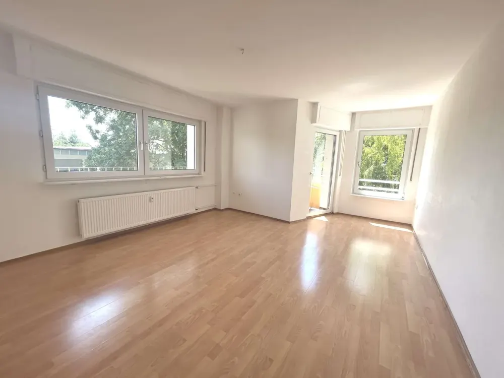 RENOVIERT - Sehr schöne 3 Zimmer Wohnung mit Balkon