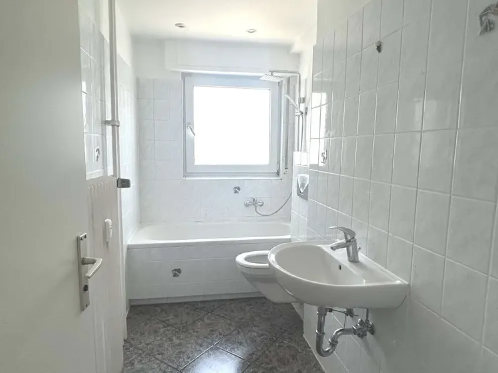 RENOVIERT - Sehr schöne 3 Zimmer Wohnung mit Balkon
