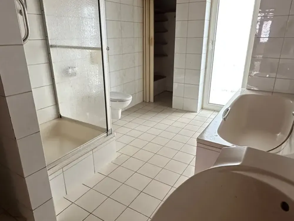 Beautiful 2 Room Kitchen Bathroom Apartment