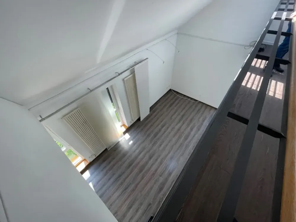 Einzigartige Architektur 3 Zi + Galerie DG Maisonettewohnung mit Balkon an der Würm