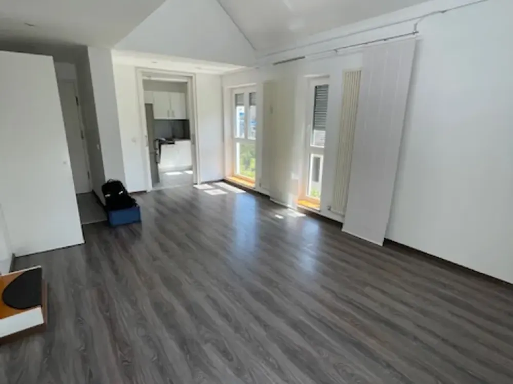 Einzigartige Architektur 3 Zi + Galerie DG Maisonettewohnung mit Balkon an der Würm