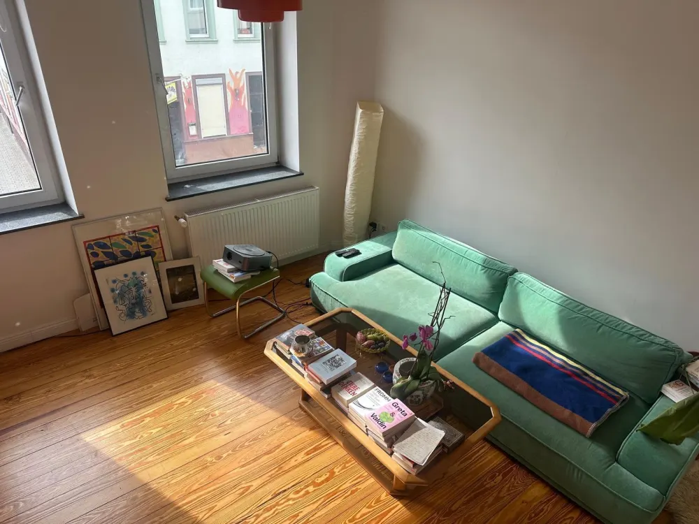Schöne sanierte Altbauwohnung, 2,5-Zimmer, Terrasse