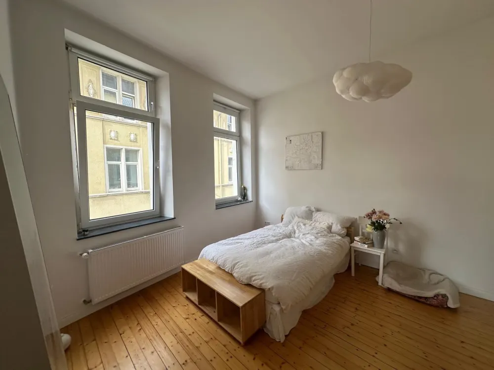 Schöne sanierte Altbauwohnung, 2,5-Zimmer, Terrasse