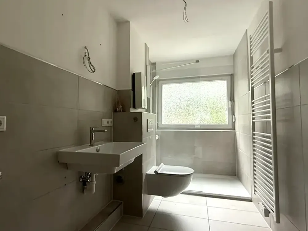 Completely Renovated 3-Room Apartment with Balcony, Awning, High-Quality Cork Flooring, Built-in Kitchen & Garage