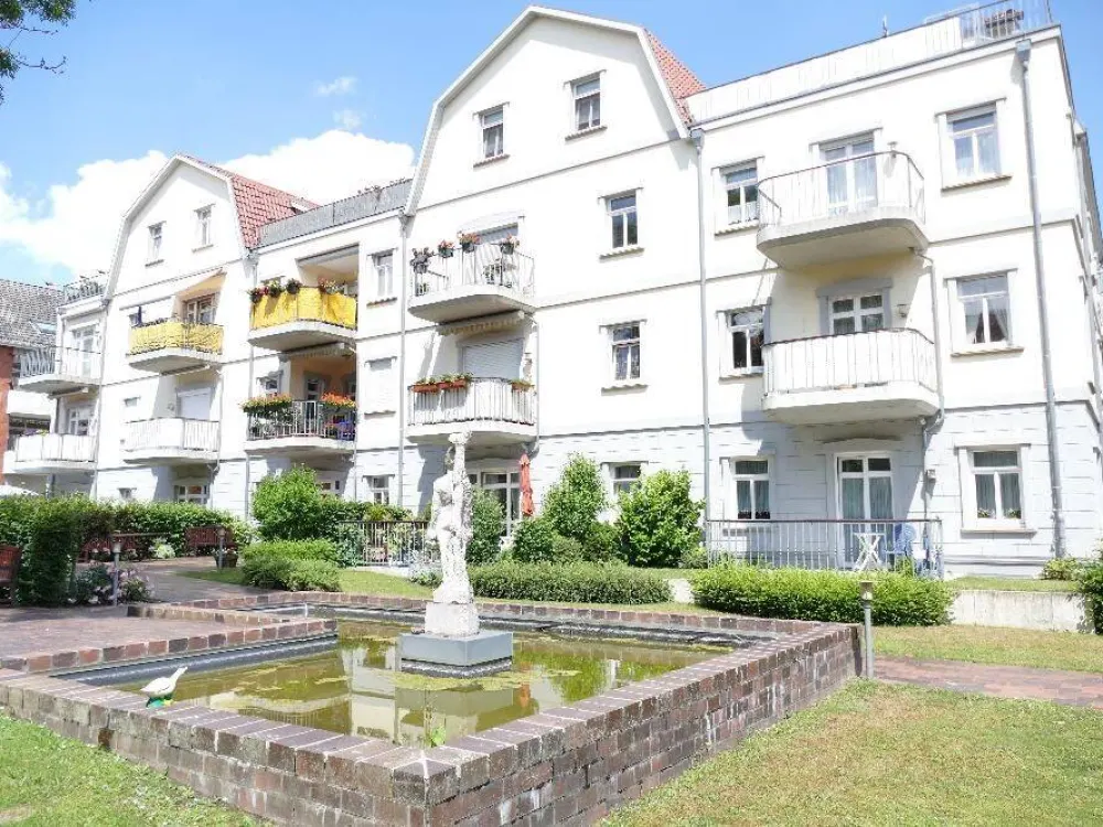 Für Senioren oder hilfsbedürftige Menschen: Kleine Zwei-Zimmer Wohnung in Seniorenanlage "Am Waller Park"