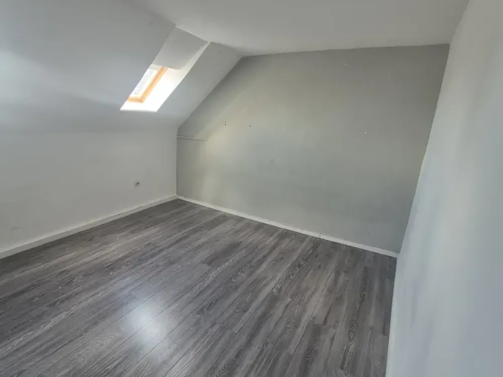 Schöne Dachgeschosswohnung mit großem bewohnbarem Dachboden in Krefeld City