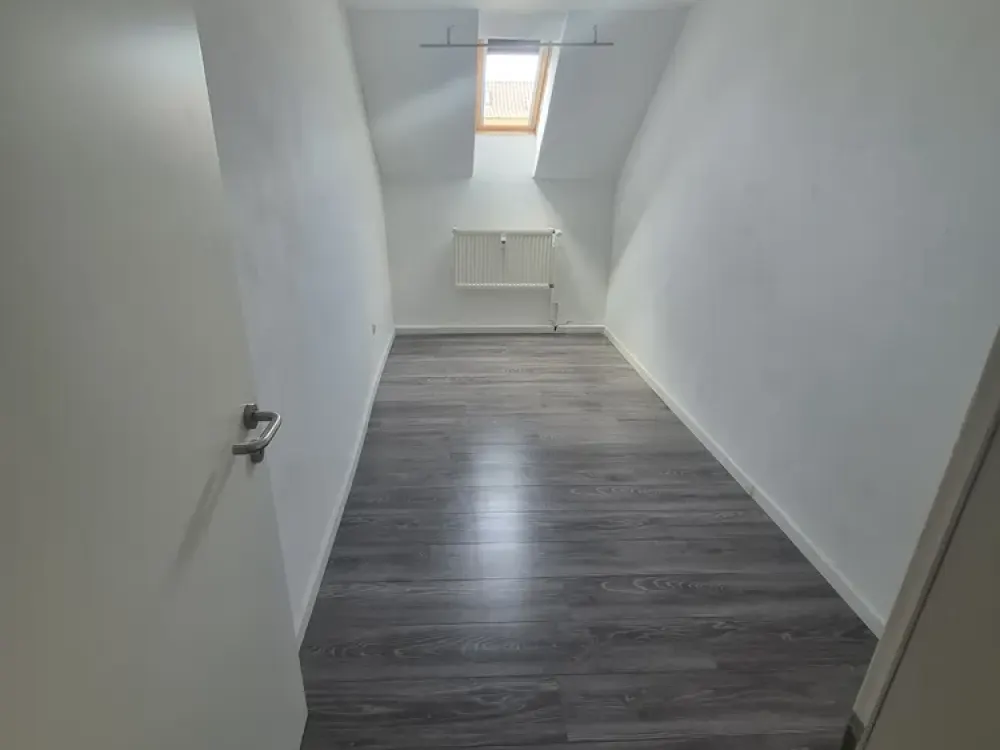 Schöne Dachgeschosswohnung mit großem bewohnbarem Dachboden in Krefeld City