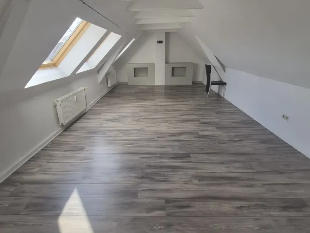 Schöne Dachgeschosswohnung mit großem bewohnbarem Dachboden in Krefeld City