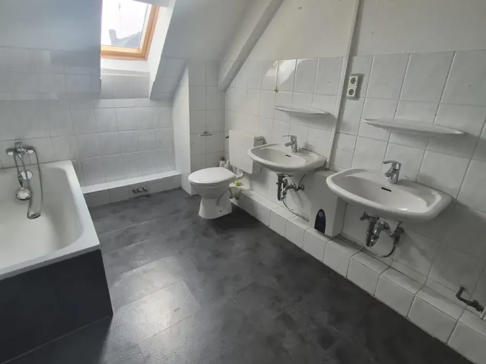 Schöne Dachgeschosswohnung mit großem bewohnbarem Dachboden in Krefeld City