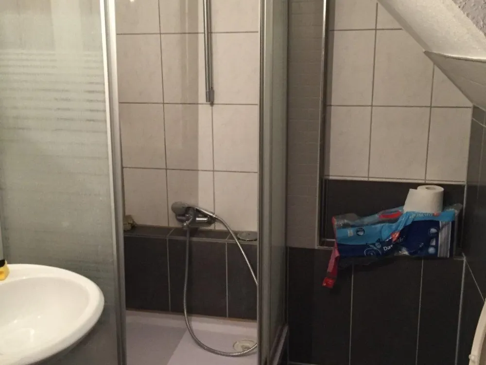 Schönes WG Zimmer im 2.OG ab 1.12