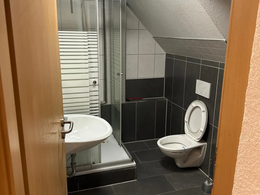 Schönes WG Zimmer im 2.OG ab 1.12