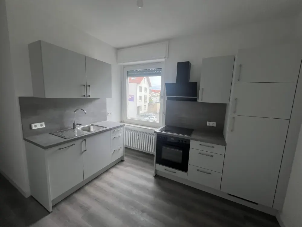 First Occupancy After Renovation | Modern Shared Apartment Room | New Fitted Kitchen | Central Location Paderborn