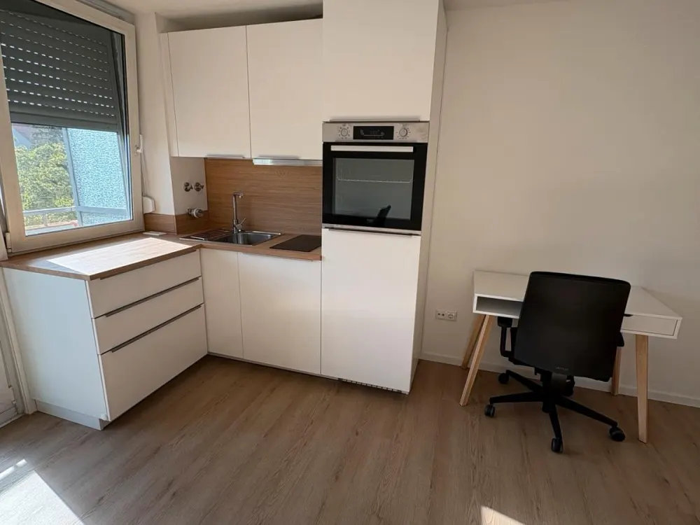 1 - Zimmer Wohnung voll möbliert mit KFZ-Stellplatz in Erlangen