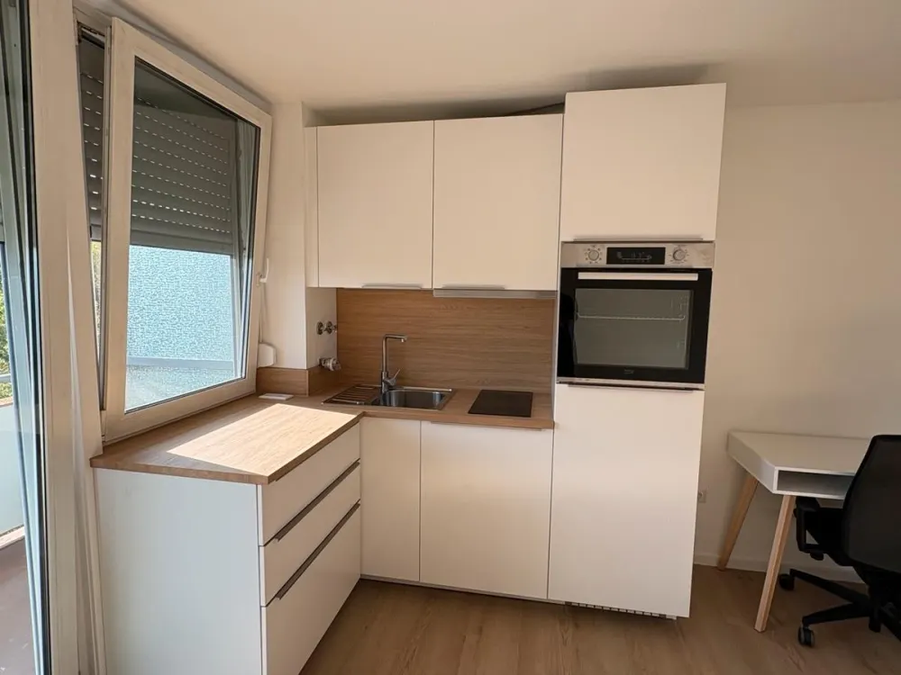 1 - Zimmer Wohnung voll möbliert mit KFZ-Stellplatz in Erlangen