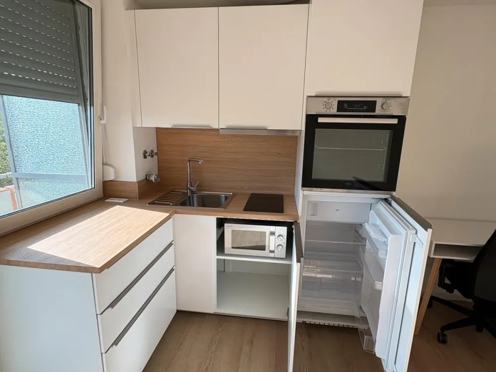 1 - Zimmer Wohnung voll möbliert mit KFZ-Stellplatz in Erlangen