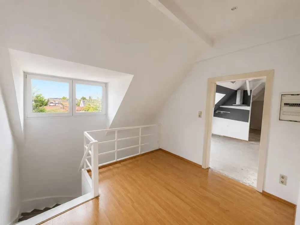 2 Zimmer Dachgeschosswohnung im Altbau in Longerich