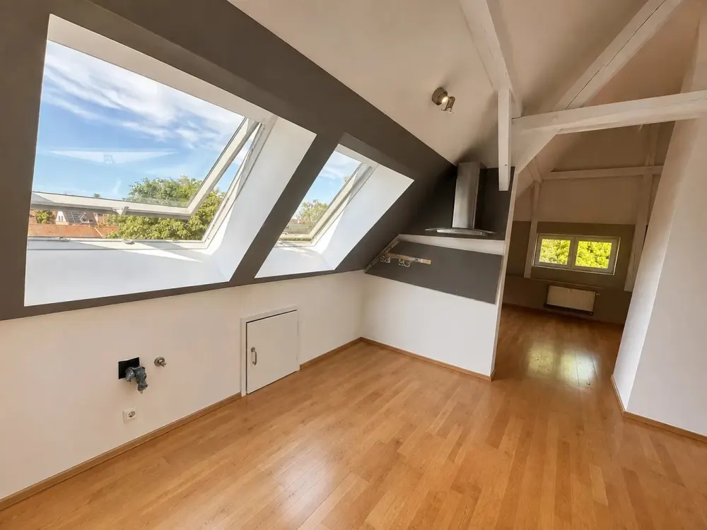 2 Zimmer Dachgeschosswohnung im Altbau in Longerich