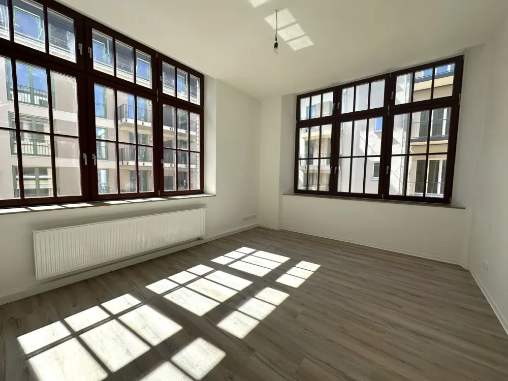 Zentral & stilvoll, 3-Zimmer-Wohnung mit Loggia im sanierten Altbau | Optional mit EBK