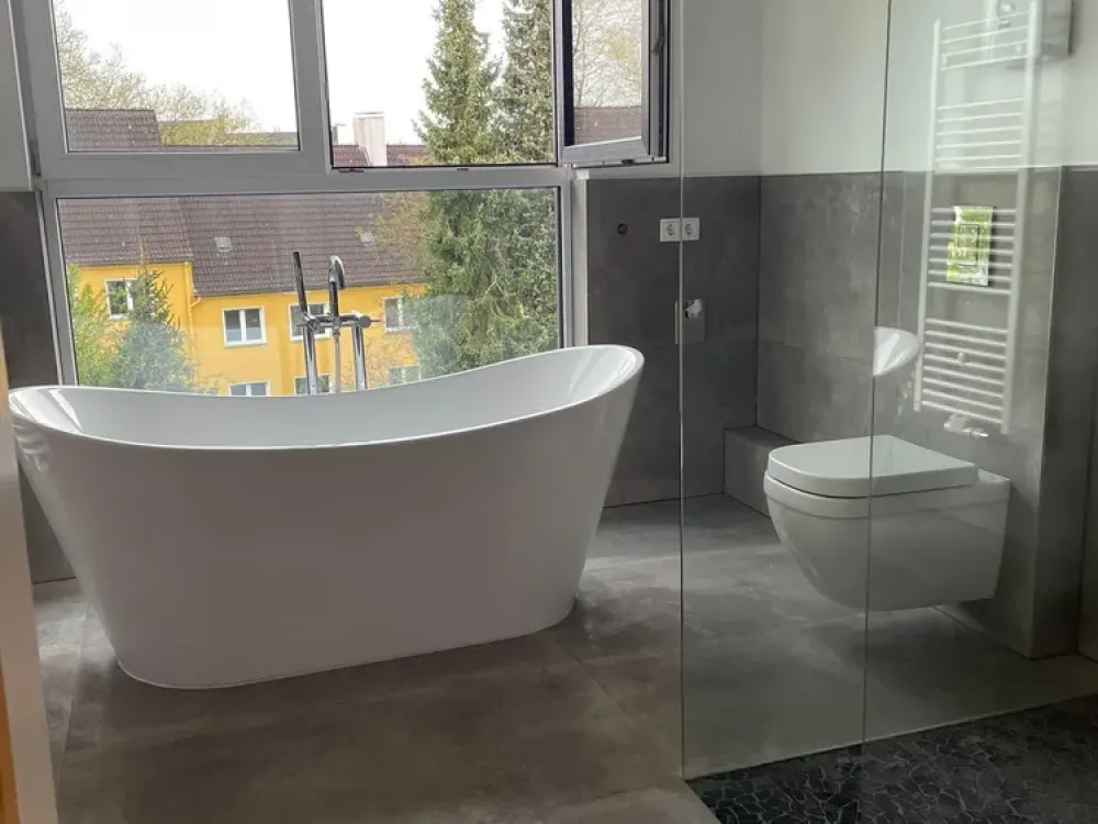Stadtgarten - Exklusive 2-Zi-KB, Fußbodenh., freist. Badewanne&Regendusche, Klimaanlage, Gegenspr.