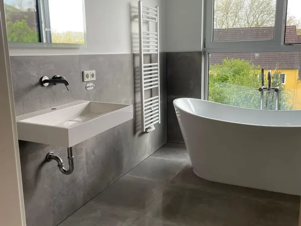 Stadtgarten - Exklusive 2-Zi-KB, Fußbodenh., freist. Badewanne&Regendusche, Klimaanlage, Gegenspr.