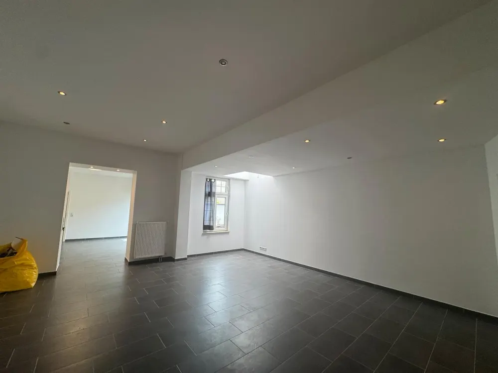 Große 2 Zimmer EG-Wohnung mit Stellplatz und Terasse in KR-Bockum