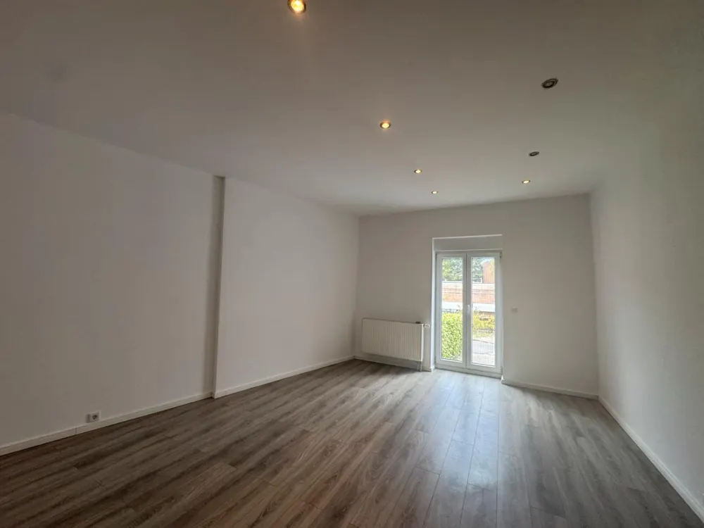 Große 2 Zimmer EG-Wohnung mit Stellplatz und Terasse in KR-Bockum