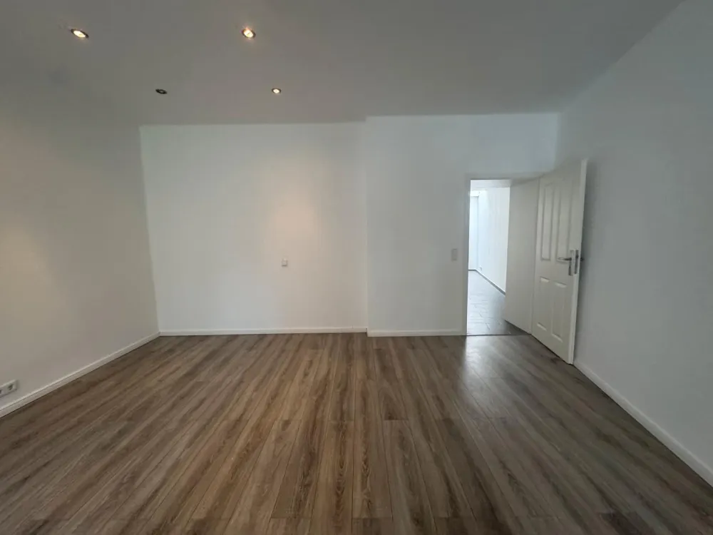 Große 2 Zimmer EG-Wohnung mit Stellplatz und Terasse in KR-Bockum