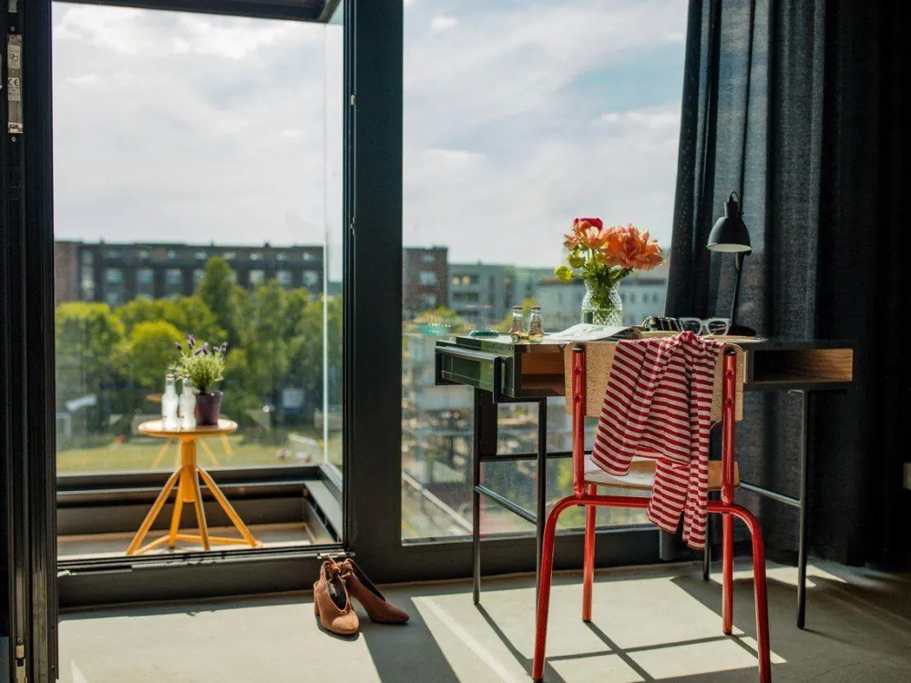Neon Wood Student Housing in Berlin Mitte-Wedding - Classic Balcony Apartment