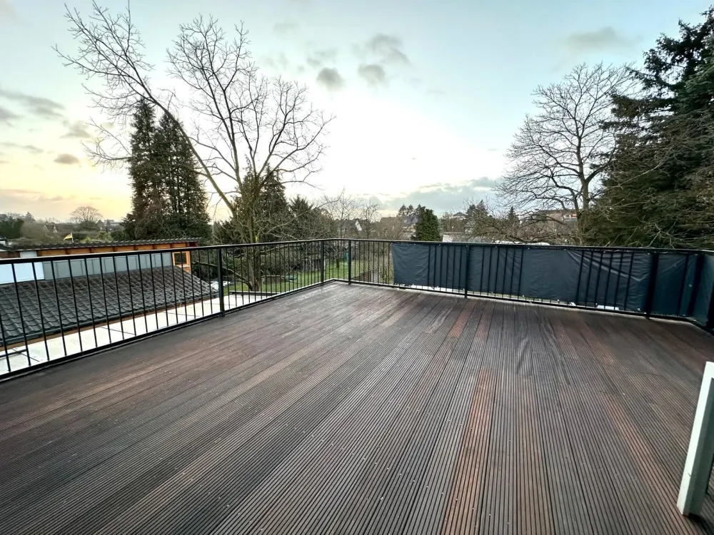 60 m² Wohnung mit riesigem 30 m² Balkon in ruhiger Lage